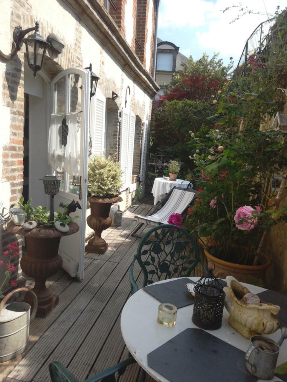 Lamaison Du Phare Honfleur Chambres D'Hotes Et Jacuzzi Prive Exterior photo
